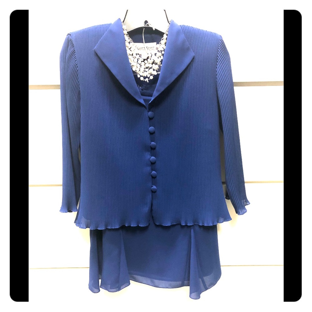 6p 2 pc cobalt blue skirt suit with details